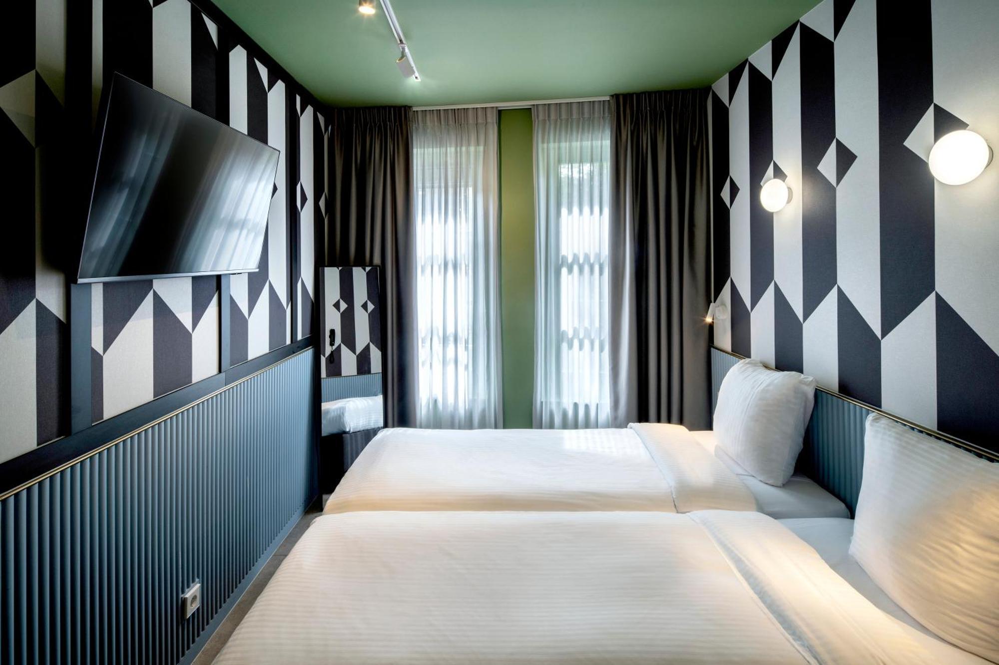 Tourist Inn Hotel Amsterdam Eksteriør billede