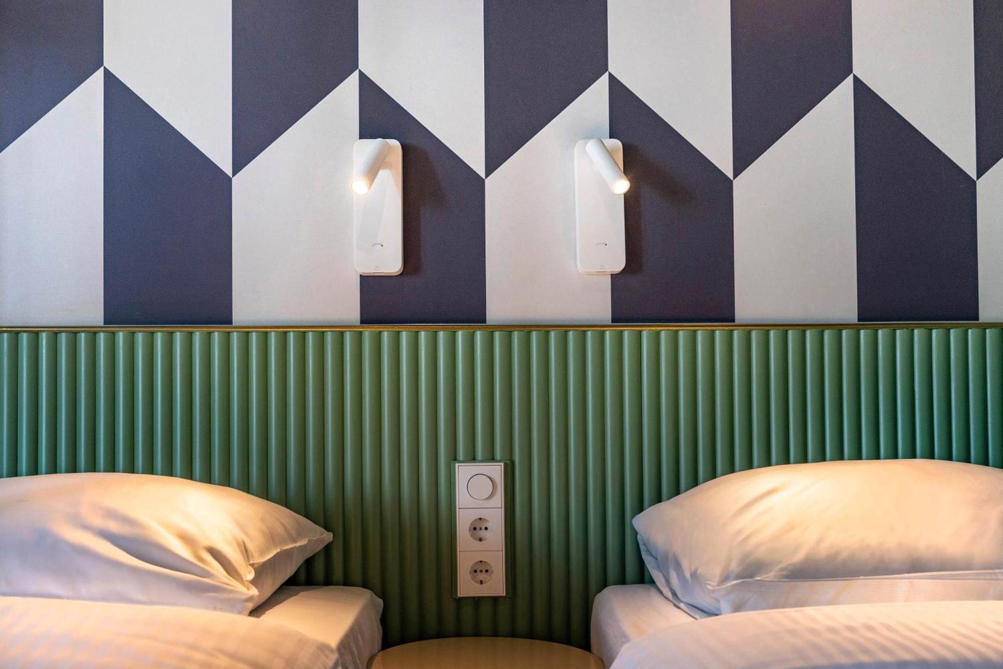 Tourist Inn Hotel Amsterdam Eksteriør billede